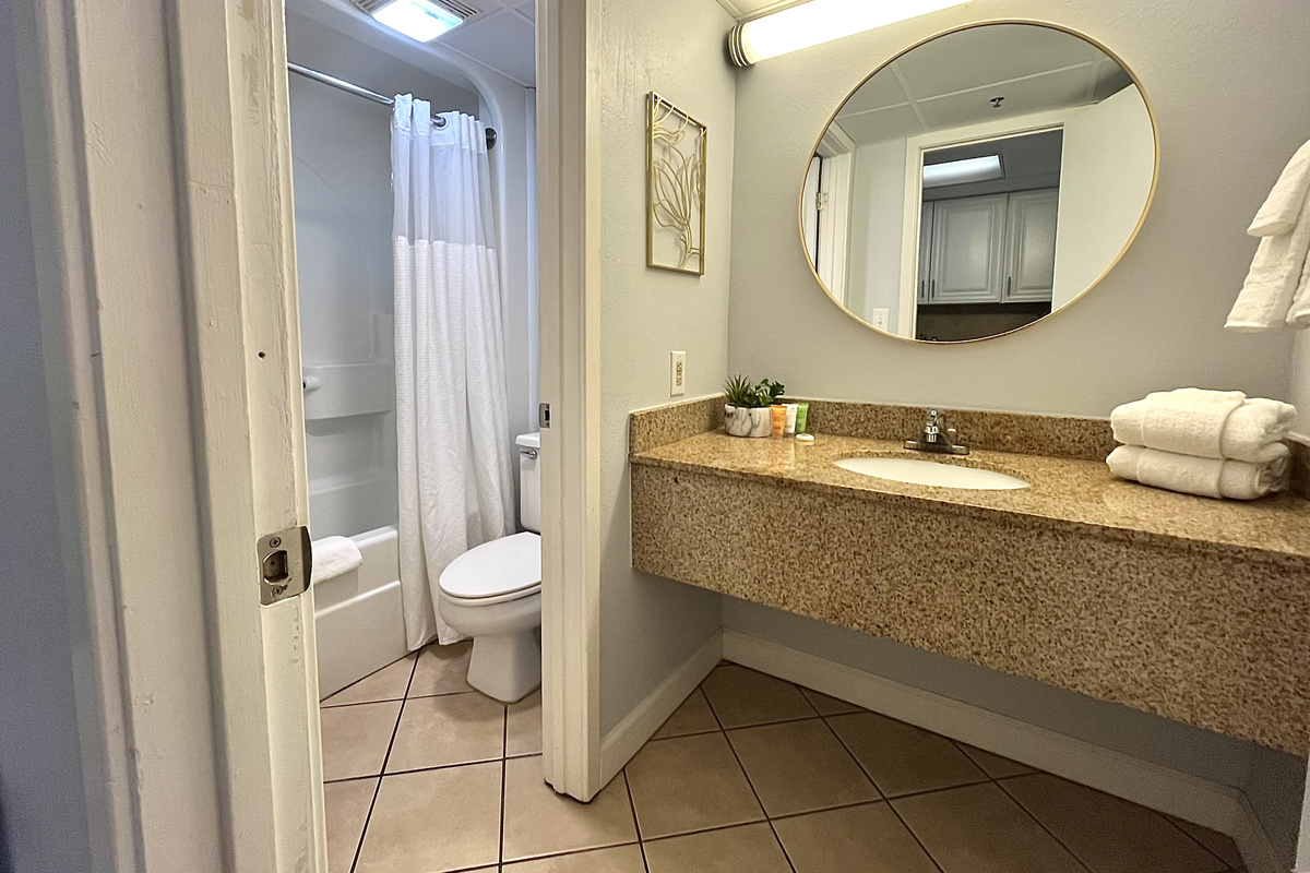 Pamper yourself in our modern bathroom!