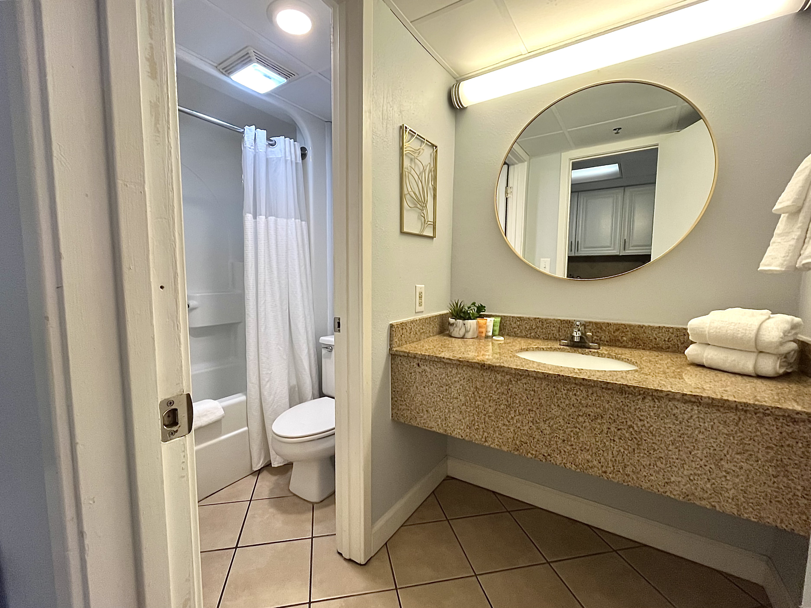 Pamper yourself in our modern bathroom!