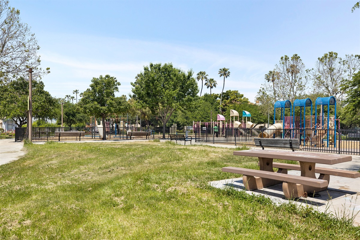 Palmia Park (4.1 Acreage Community park) is right in front of the house. literally across the street from the house. It has basketball court, tennis court, youth playground, public BBQ Grills, public picnic tables.