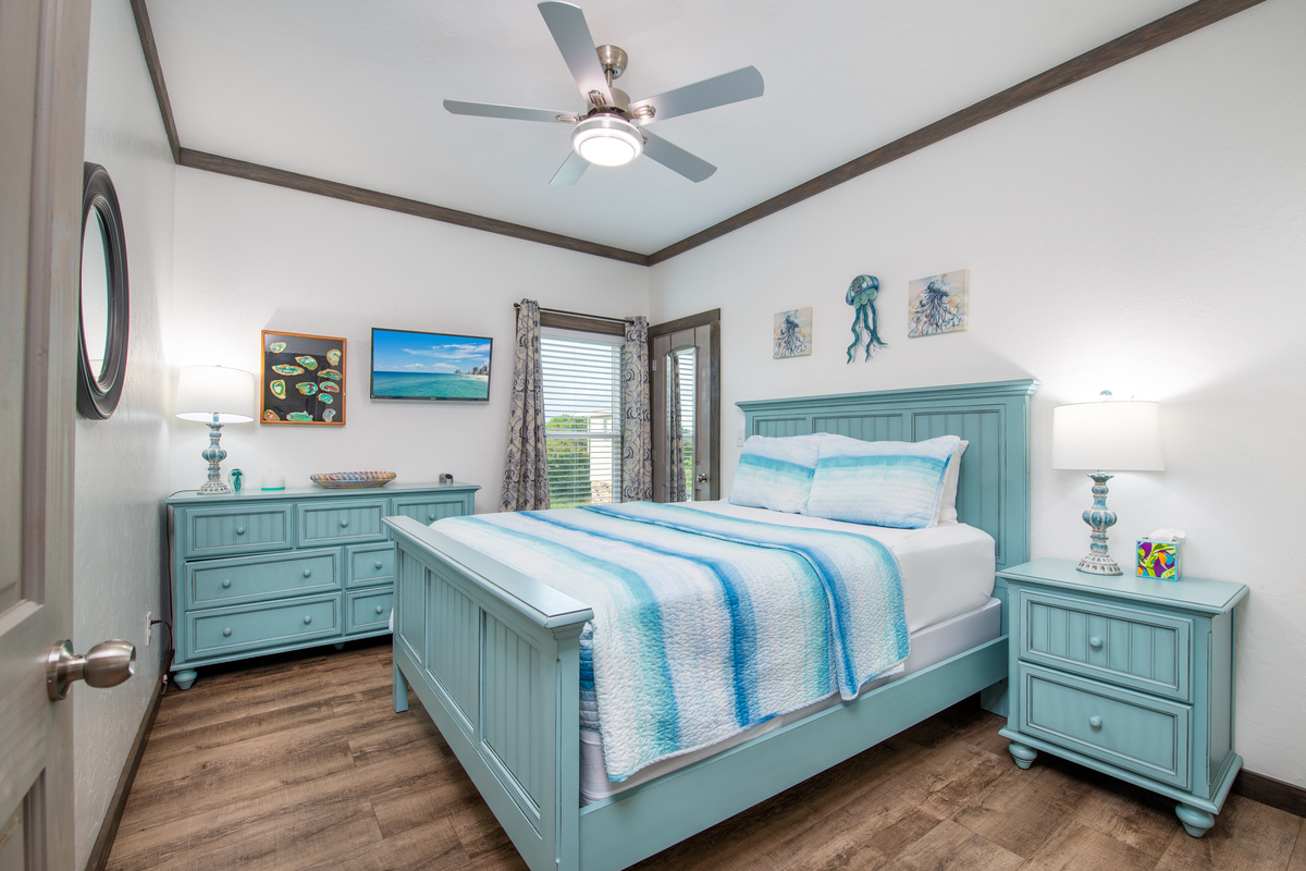 Queen Guest Room