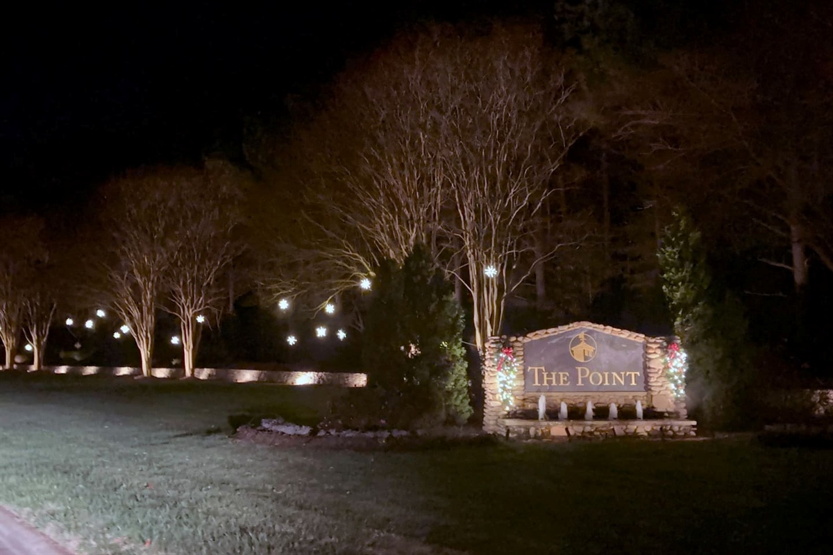 Beautiful point neighborhood sign and amazing Christmas lights on the drive to the home.