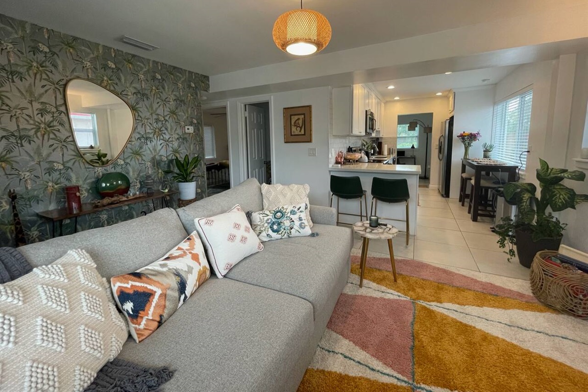 Fun and cozy jungle themed living room with a smart tv. It is also stocked with board games and card games for fun :)