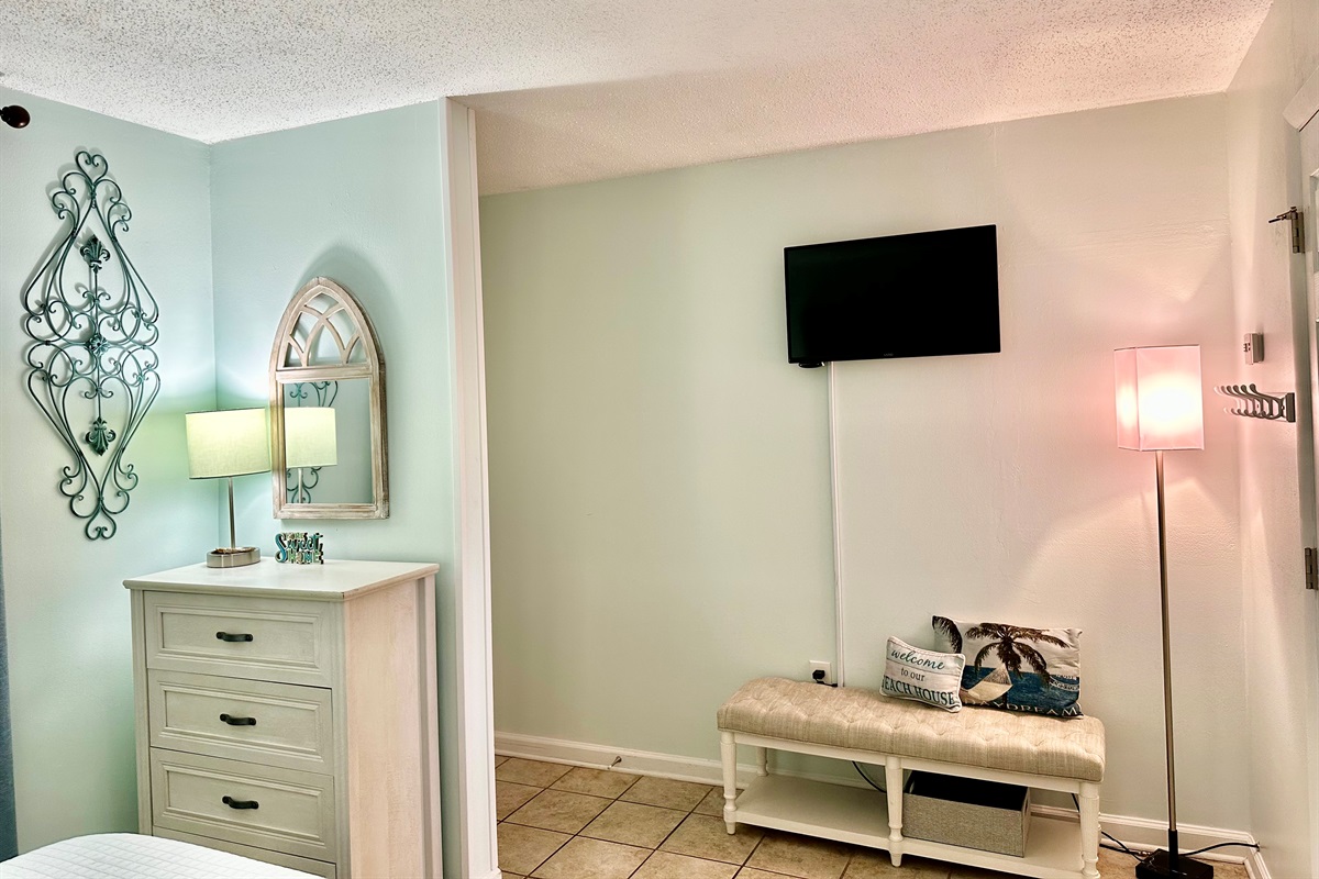 There is a dresser for storage!