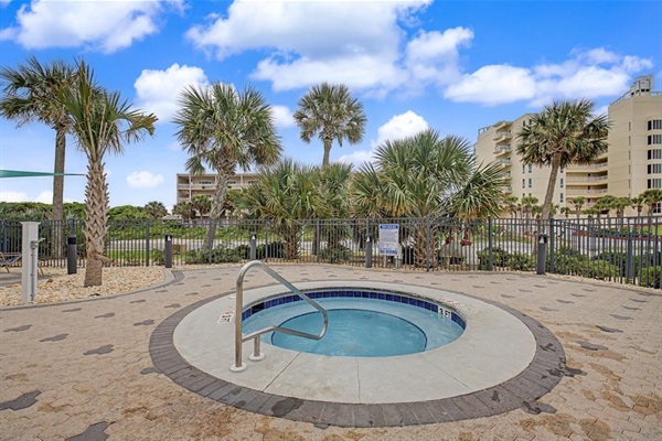 Hot Tub, wonderful for evening relaxation!