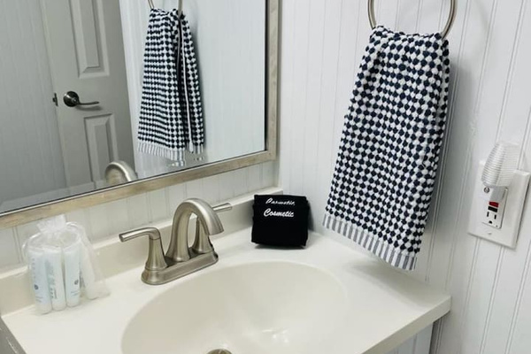 Bathroom vanity