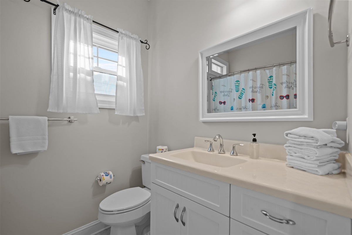 2nd floor, ensuite bath 2 with tub/shower combo