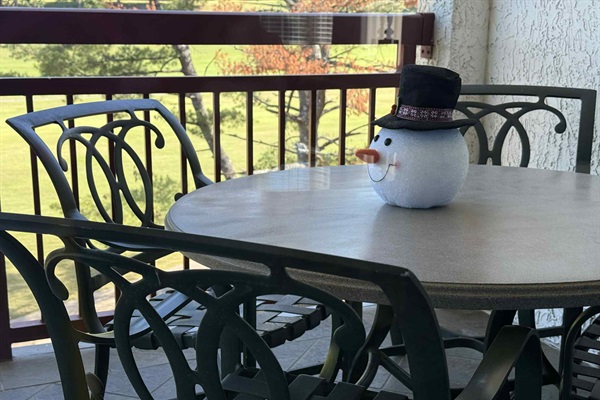 Enjoy the crisp winter mornings on the balcony with some hot coffee or cocoa.