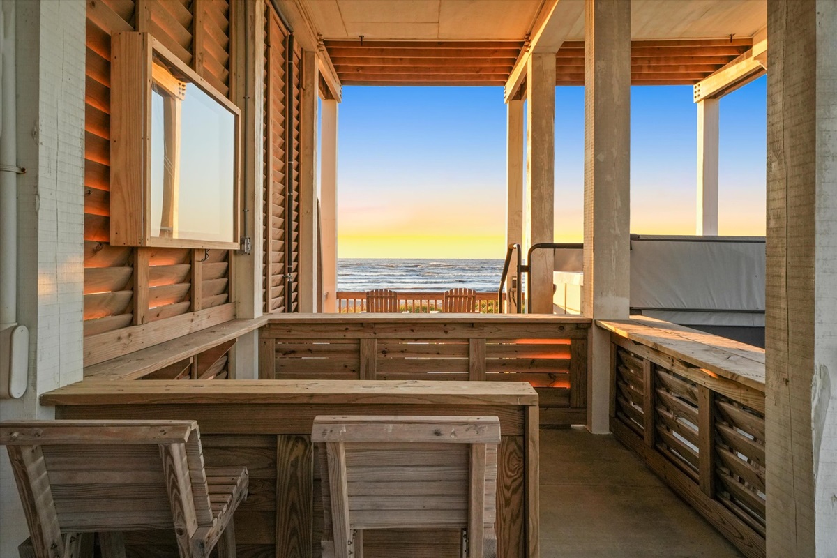 4d8e022403bd4b0dbb895917c4bc0eb3 Large | Beachhouse | Texas | TX | Vacation Homes | Galveston | Crystal Beach | Kokomo | Breezy Days | Beachfront Elegance | Sunrise Serenity | Southern Sands Property Management, LLC