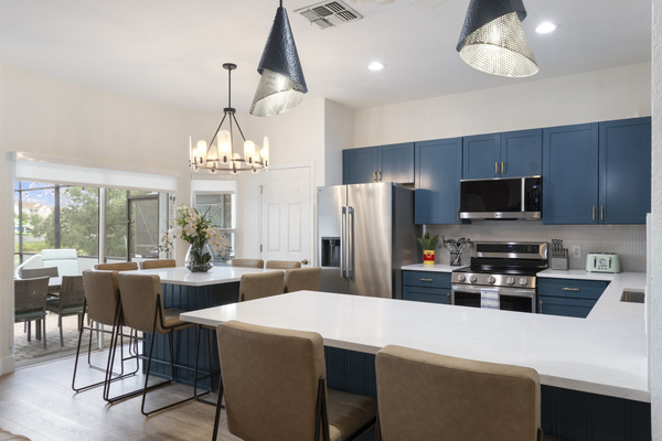Breakfast Counter - Full Modern Kitchen