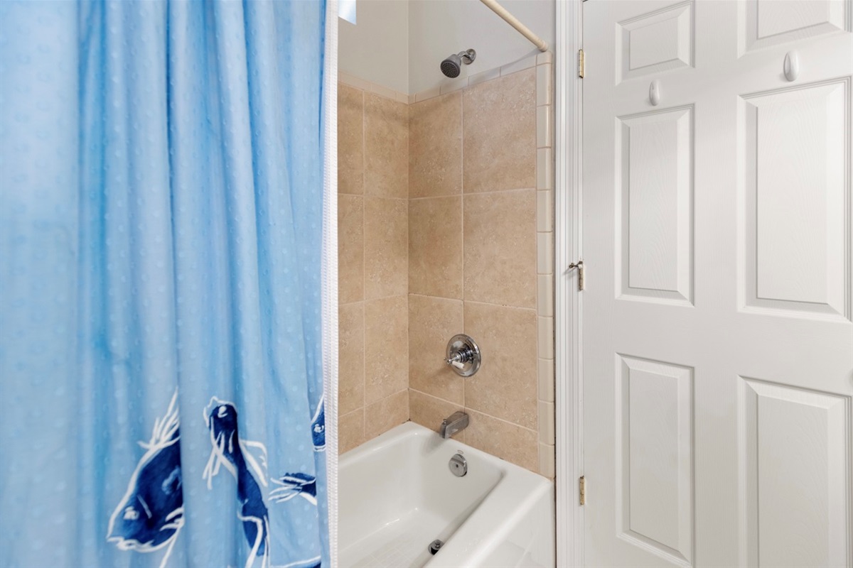 Jack and Jill Bathroom (1st Floor)