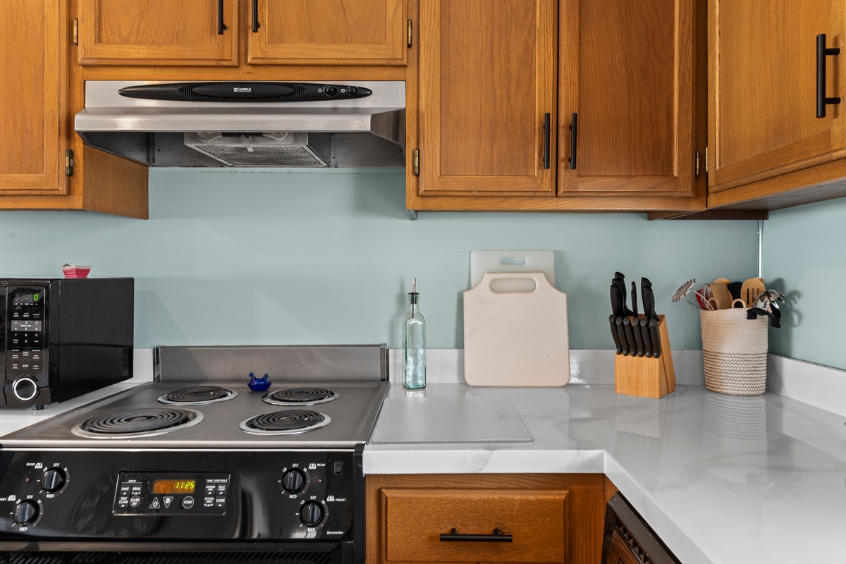 Kitchen Paradise: Enjoy modern appliances and sleek countertops for culinary delights!