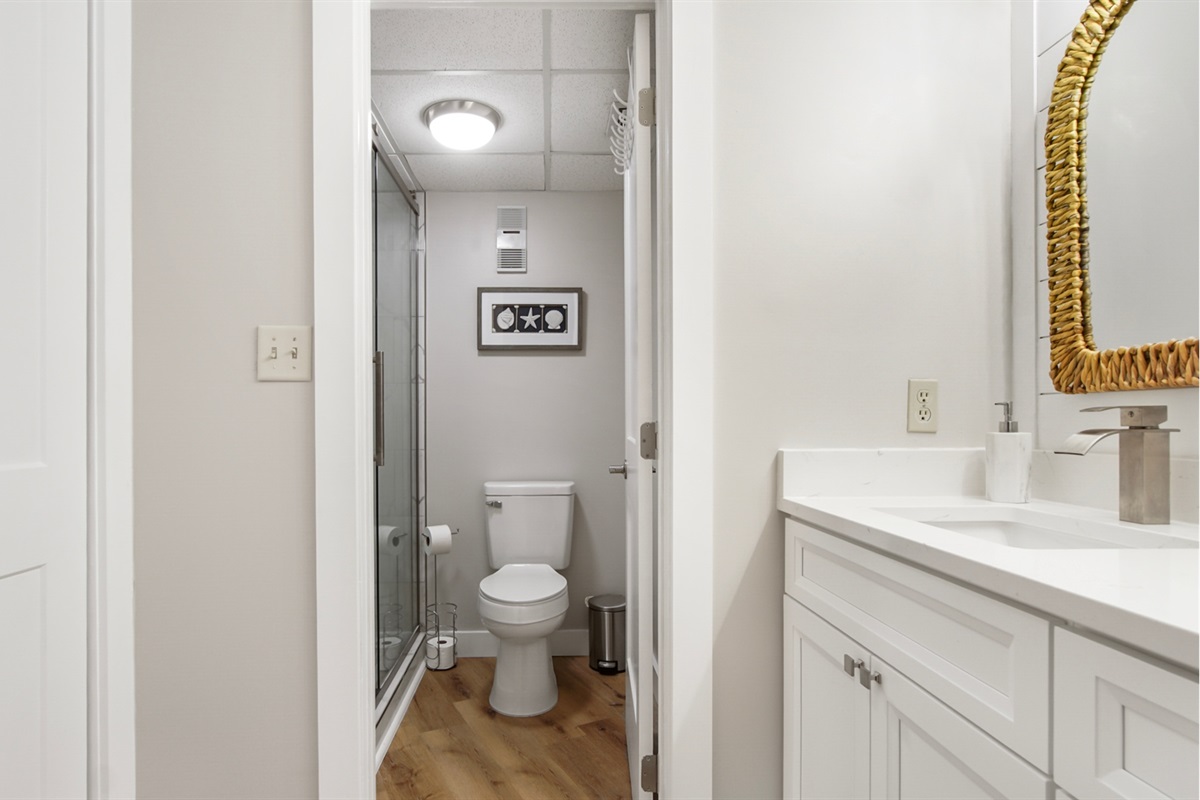 Main bathroom with walk in shower