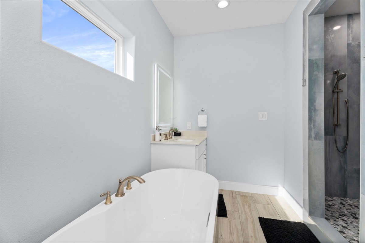 4daa5394ca2746489bdb8dde79d4b2a6 Large | Beachhouse | Texas | TX | Vacation Homes | Galveston | Crystal Beach | Kokomo | Breezy Days | Beachfront Elegance | Sunrise Serenity | Southern Sands Property Management, LLC