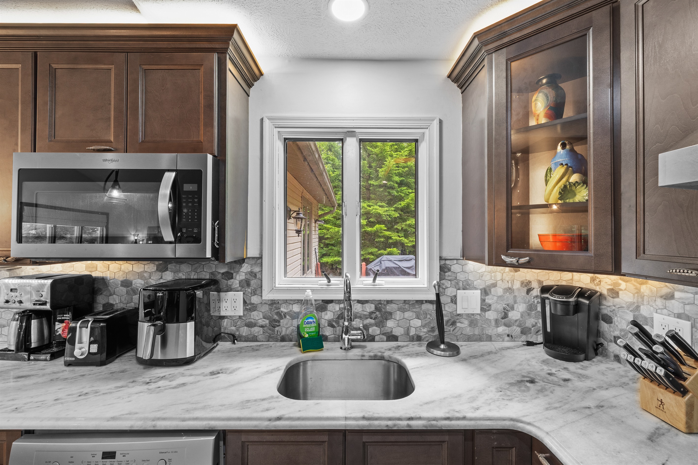 Cook with ease in this modern kitchen—includes full appliances and island counter