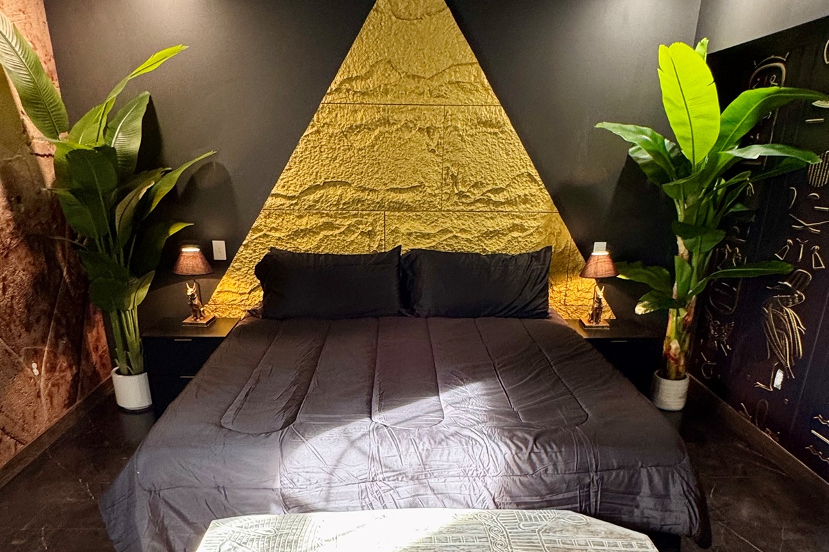 King bed with bench