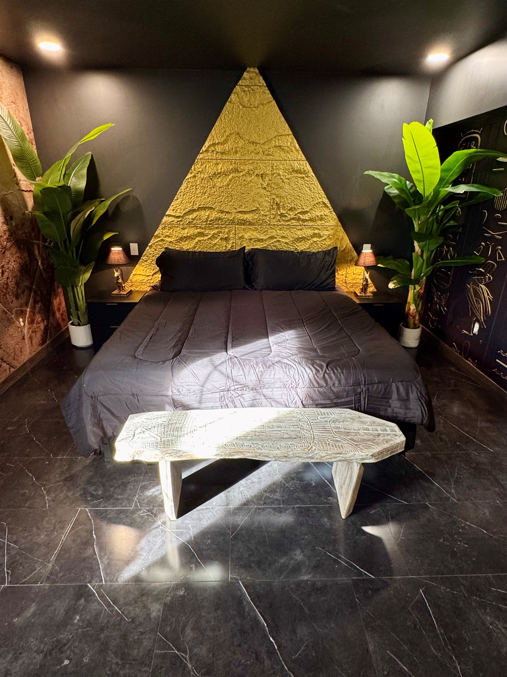 King bed with bench
