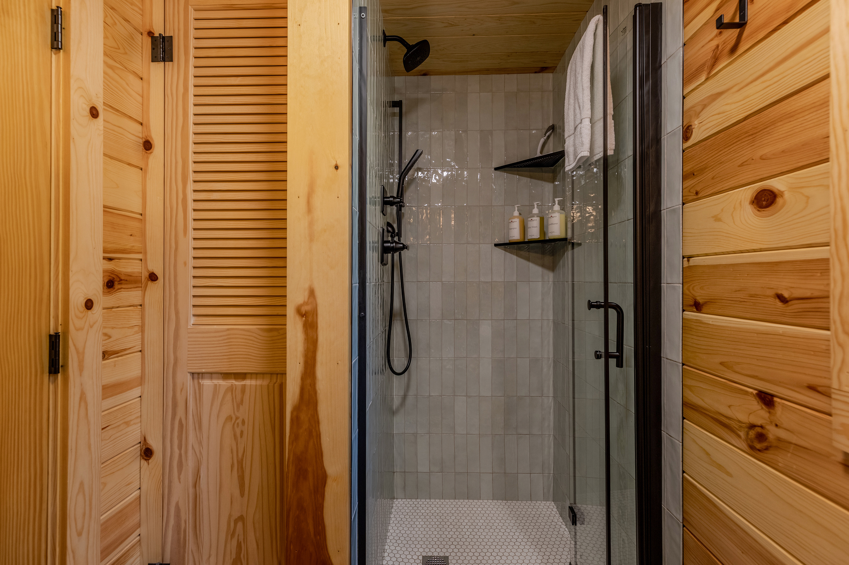 Shower with toiletries provided