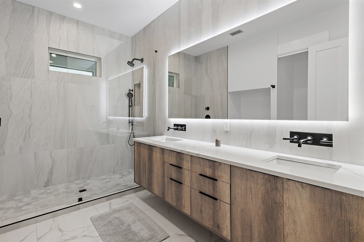 Ensuite bath for 1st Floor Primary Suite.