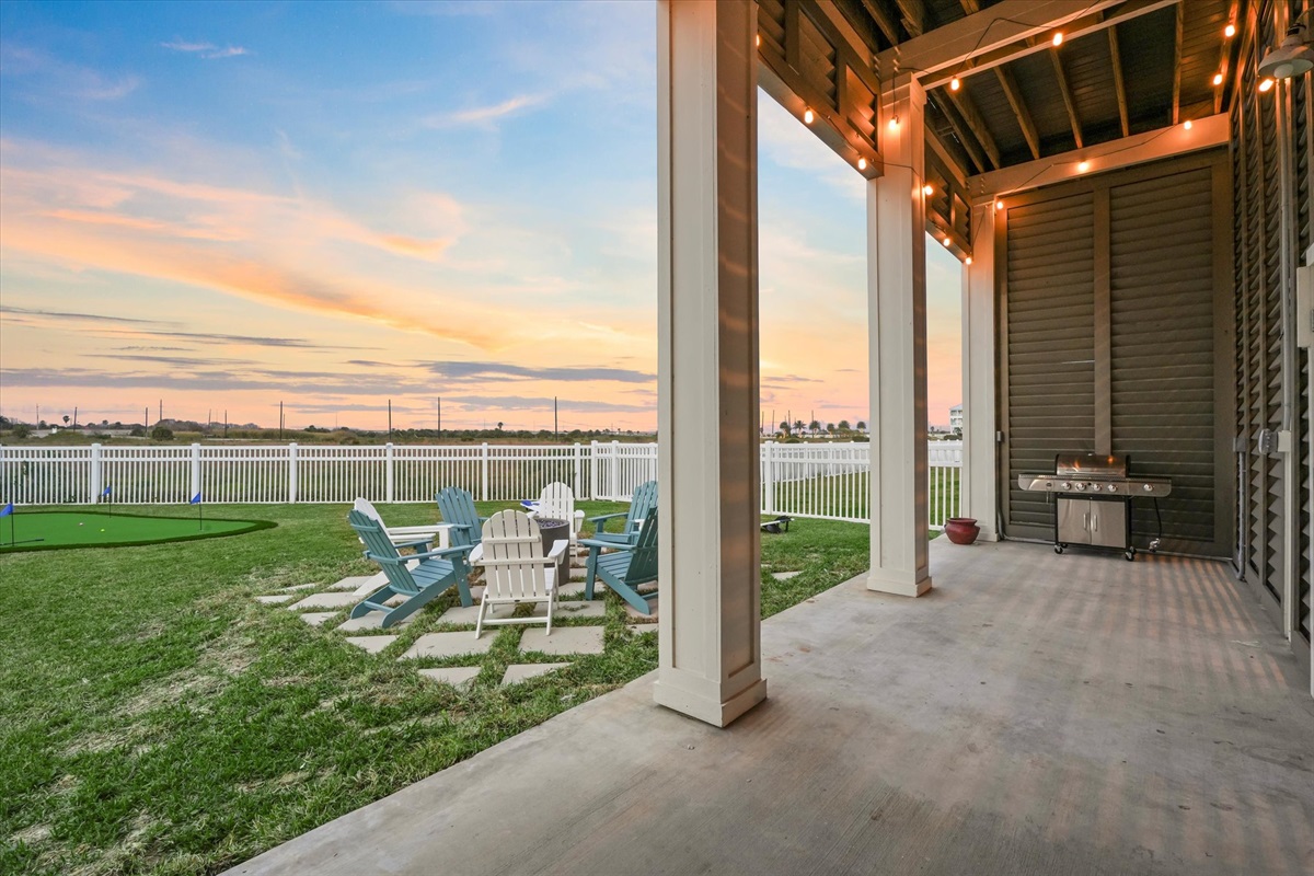 4db6e66484194a55a494979b24d82356 Large | Beachhouse | Texas | TX | Vacation Homes | Galveston | Crystal Beach | Kokomo | Breezy Days | Beachfront Elegance | Sunrise Serenity | Southern Sands Property Management, LLC