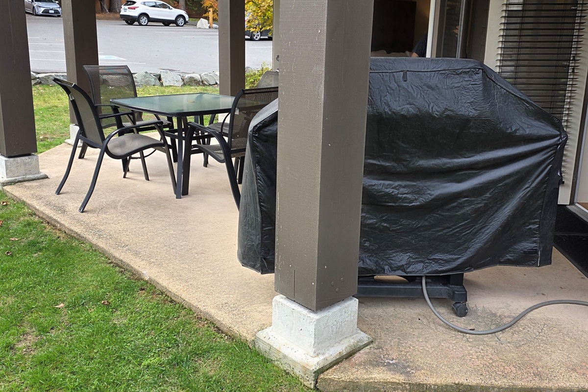 Unit A. Covered Patio. Natural Gas BBQ.