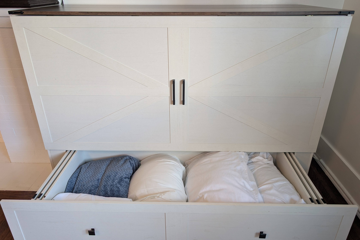 🛏️ We've thought of everything! Extra pillows, blankets, and linens are neatly stored and ready whenever you need them.