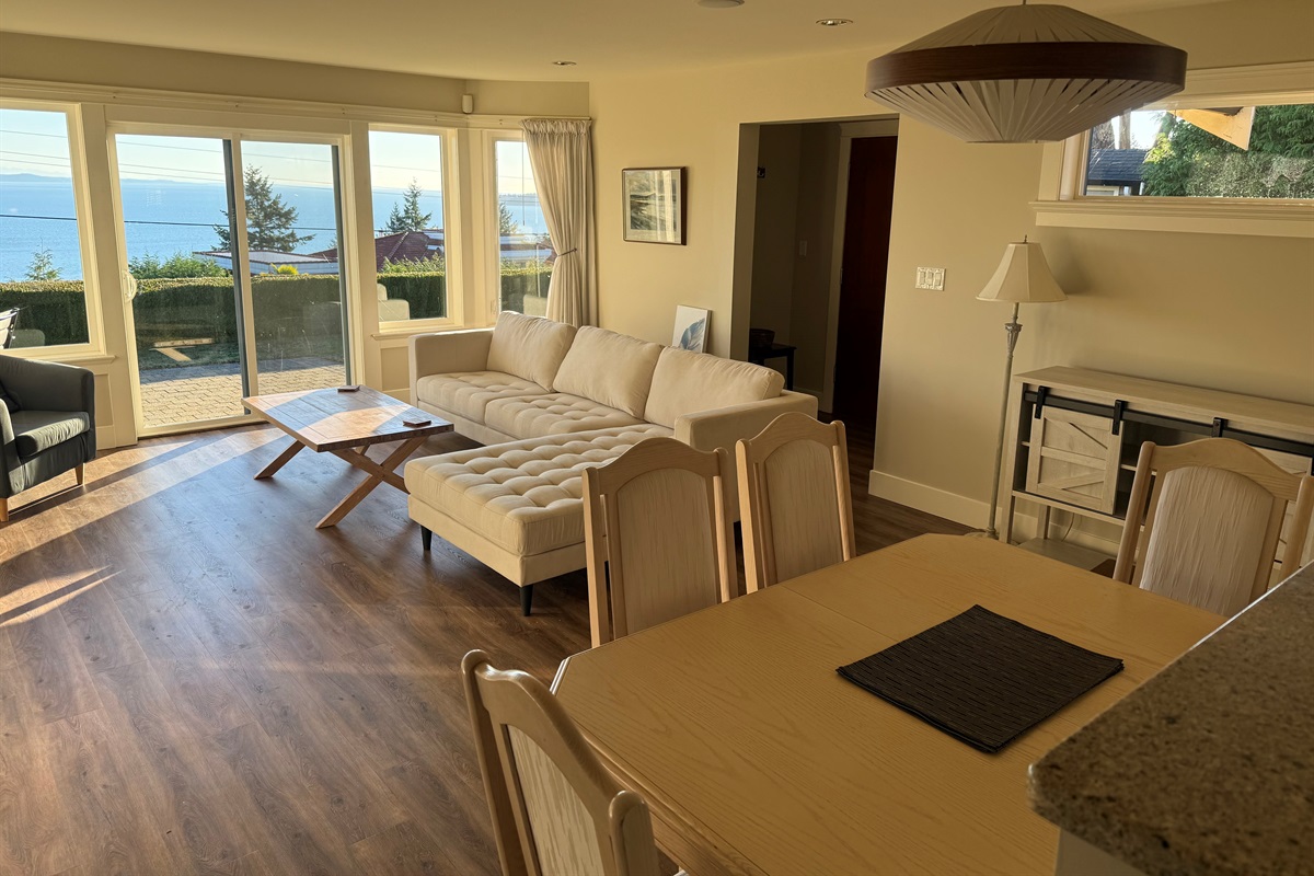 4 seats dining table