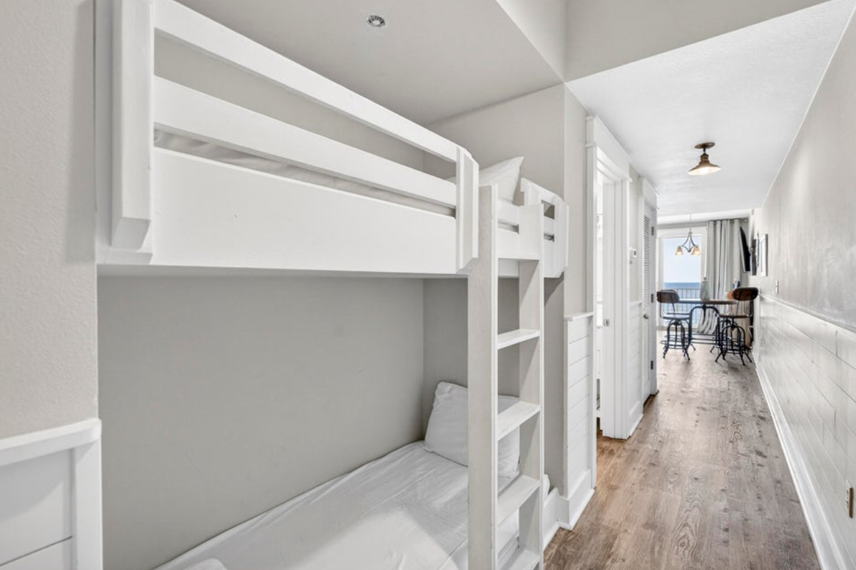 Hallway Twin Bunks at Majestic Sun A1108!