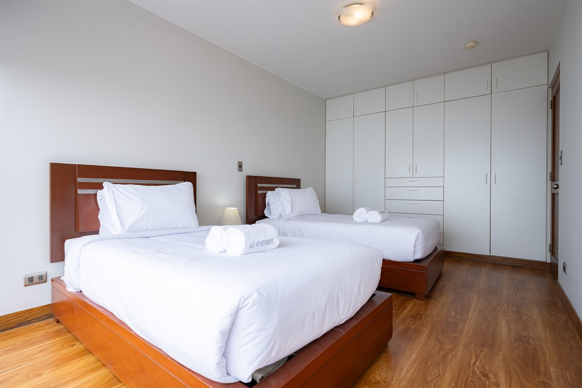 Ideal for friends or siblings — stylish and comfortable with front-facing sea view  /  Ideal para amigos o hermanos — con estilo, cómoda y con vista al mar