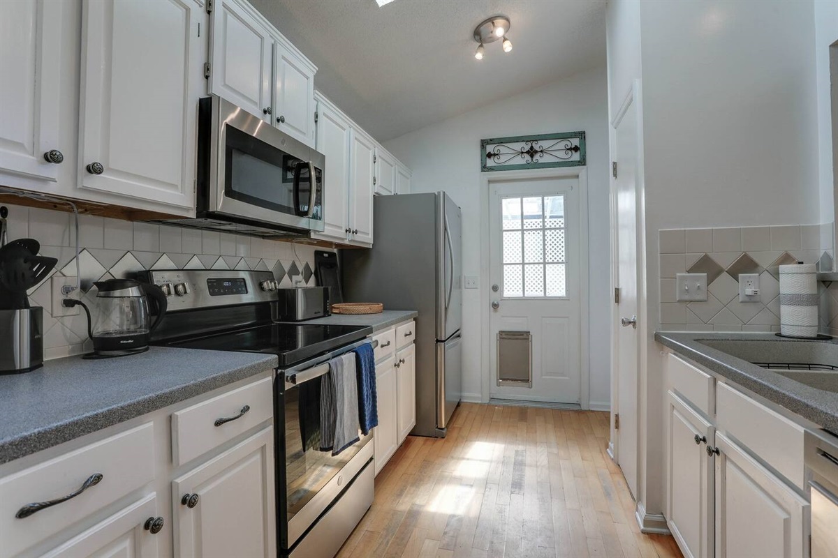 Full Kitchen w/ Stainless Steel Appliances
