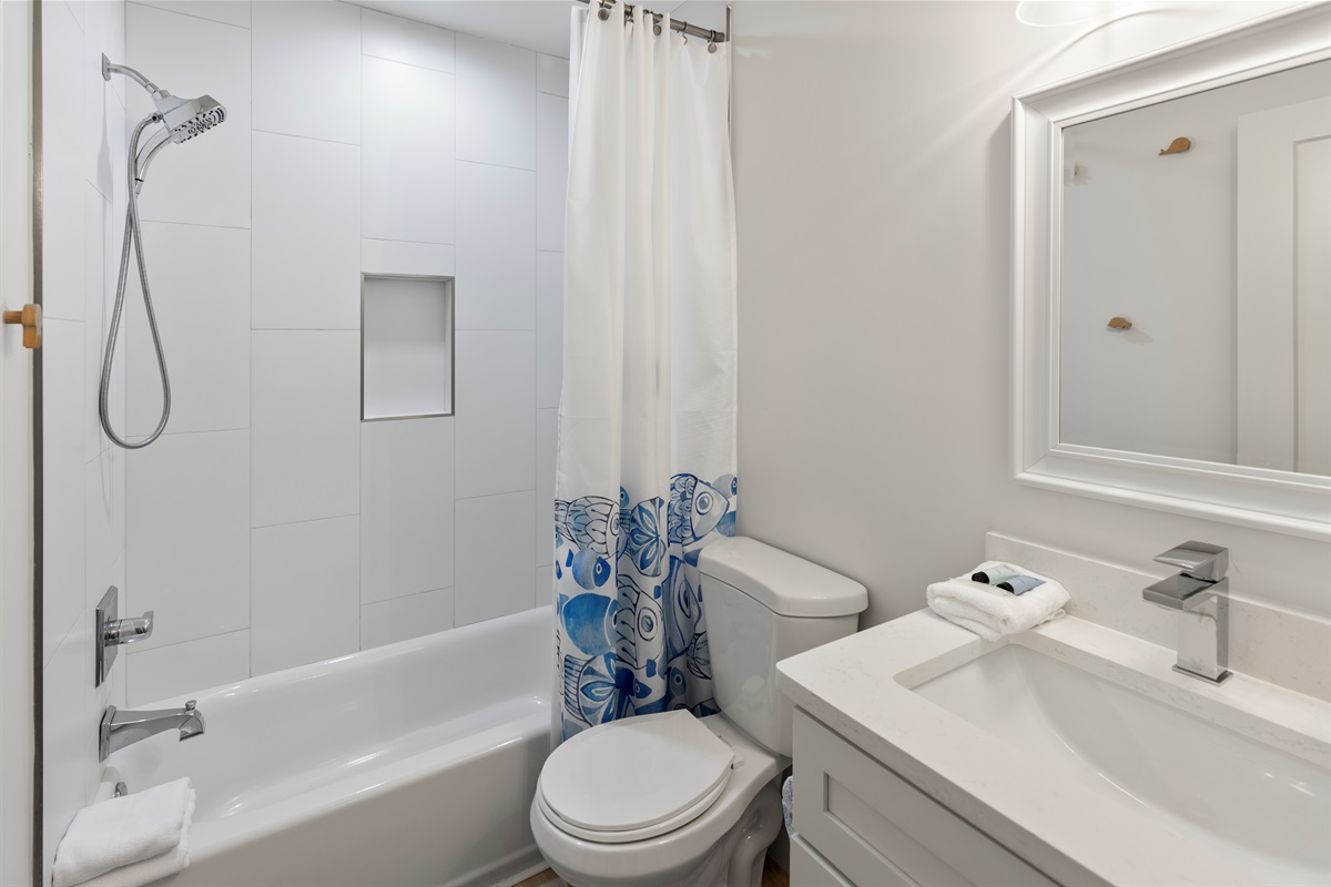 2nd Bathroom (Full)