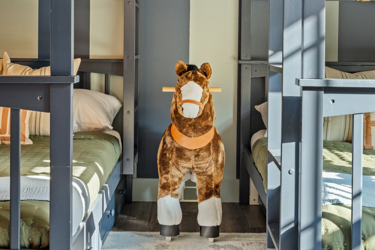 Kids love the Wrangler Bunk Room with themed Silver Dollar City art, a ride-on pony, and bunk beds for the whole crew.