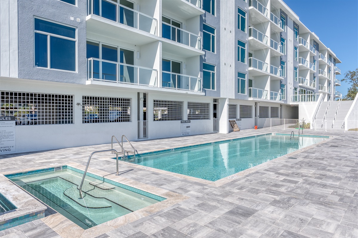 Pool/ Hot Tub, on the Intracoastal waterway!
