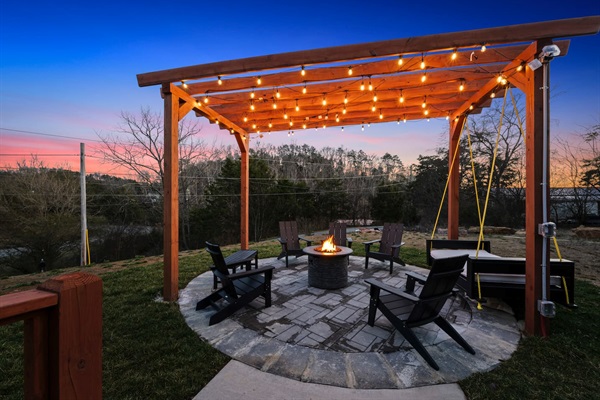 Outdoor Lounge: Gather around the fire pit under twinkling lights for unforgettable evenings!