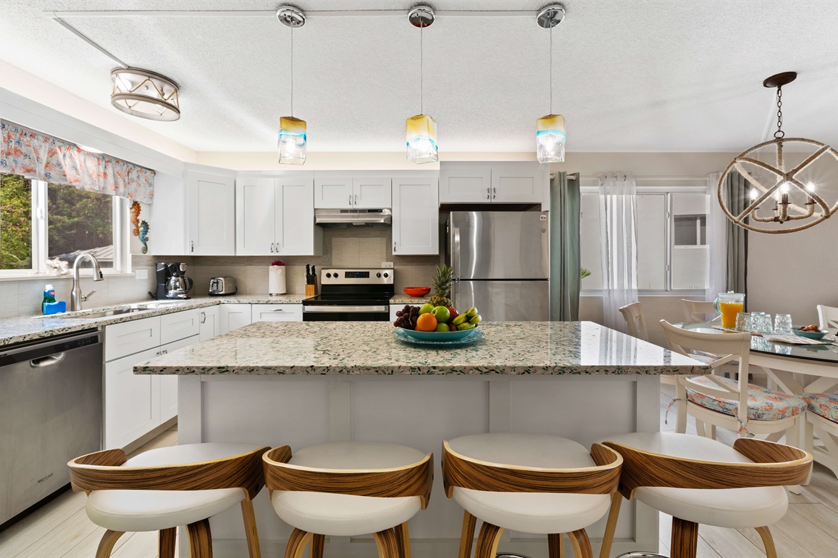 Fully equipped kitchen for easy island meals.