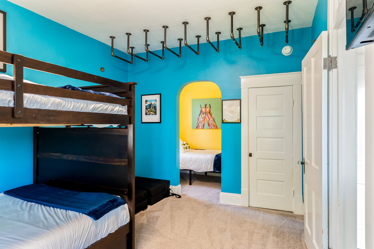 Indoor adventure awaits! Rain or shine, keep the kids thoroughly entertained for hours with the room's custom built-in climbing wall and monkey bars.