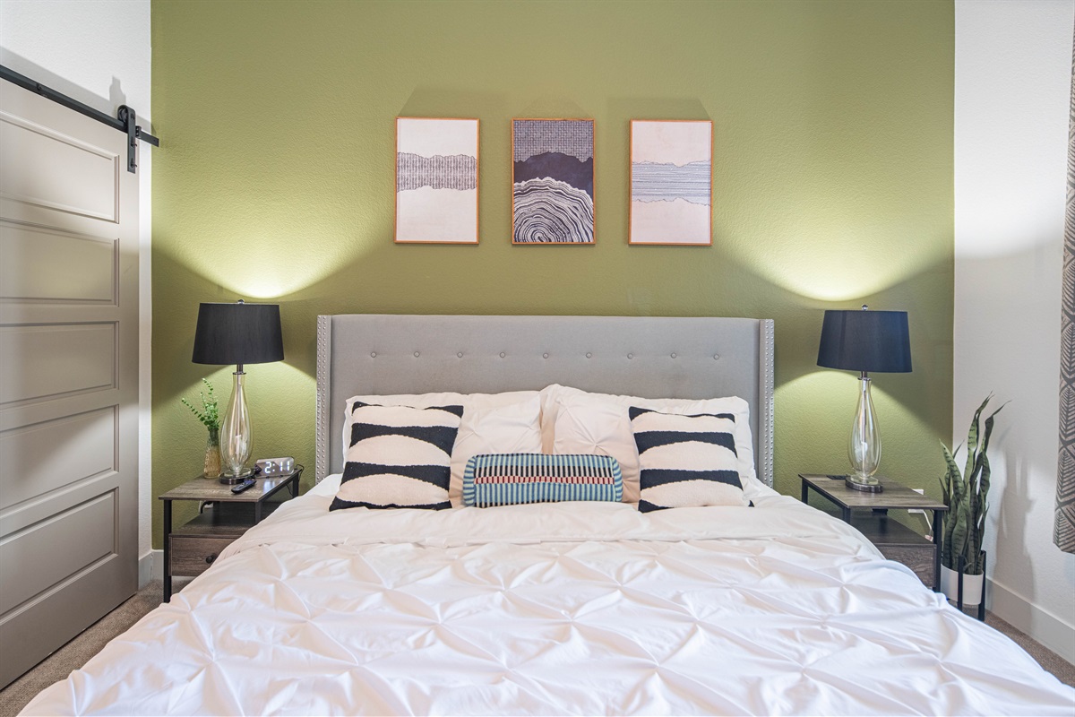 STAGED PHOTO - SAME FURNITURE BUT DIFFERENT LAYOUT