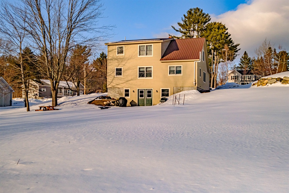 Park with ease in this large, open driveway.