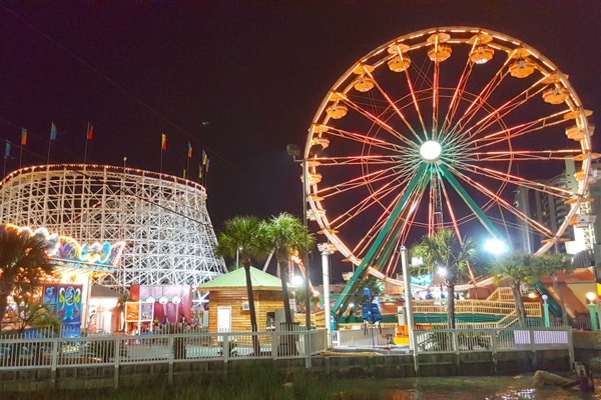 Short Drive to Local Food and Attractions!