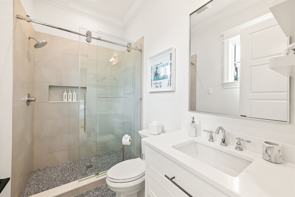 Queen bedroom en-suite