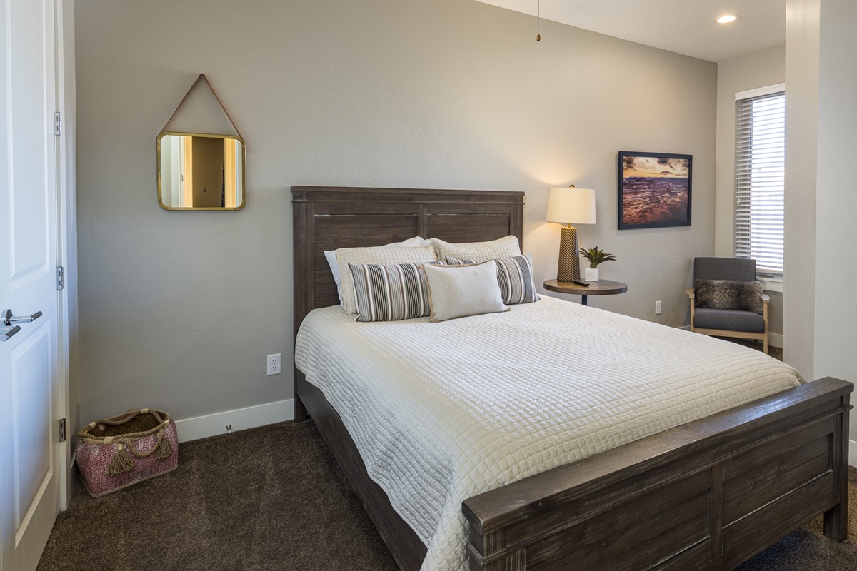 Guest Bedroom #4 with Queen Bed - Entrada 635