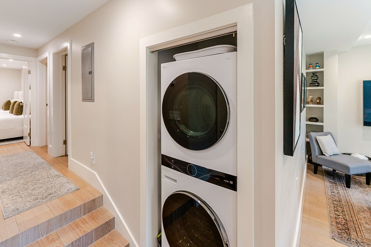 LG High Efficiency, Full-Size Washer / Dryer