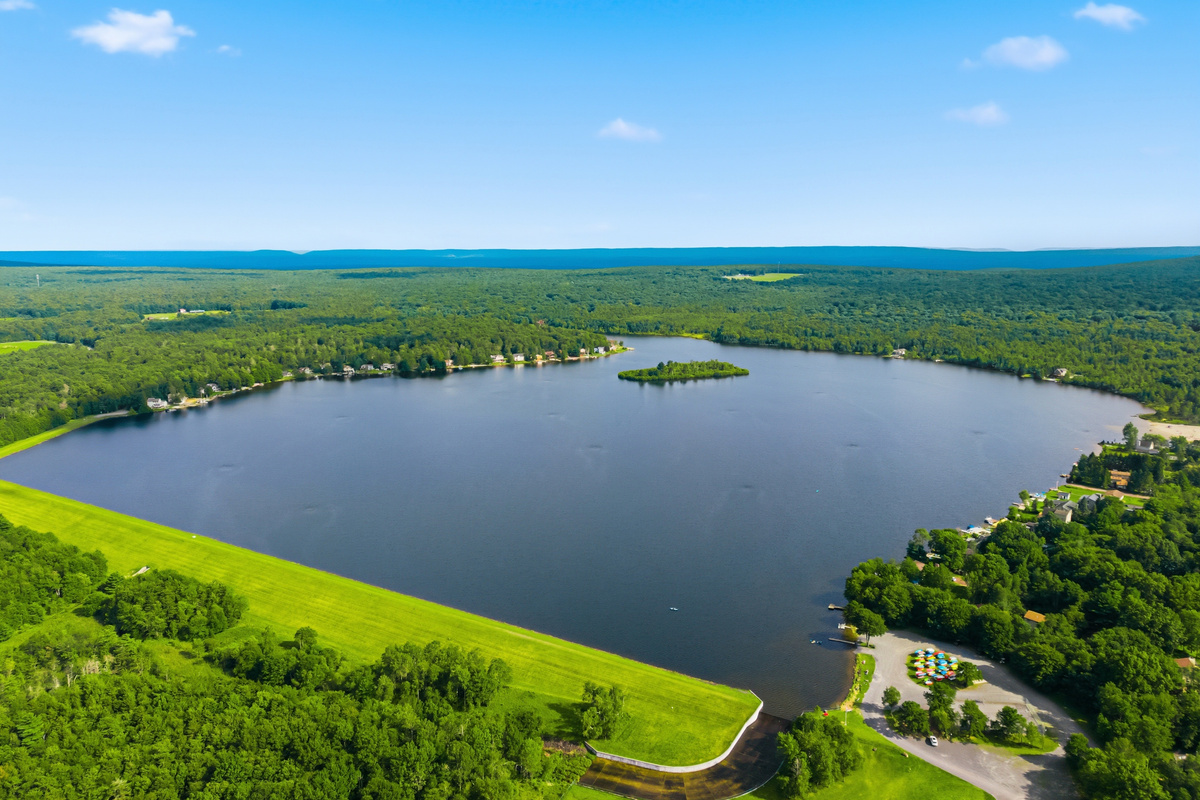 Lake Towamensing — 190 acres, non-motorized. The docks abnd boat launch are 2 min walk from the back yard - just cross the gravel and you are there