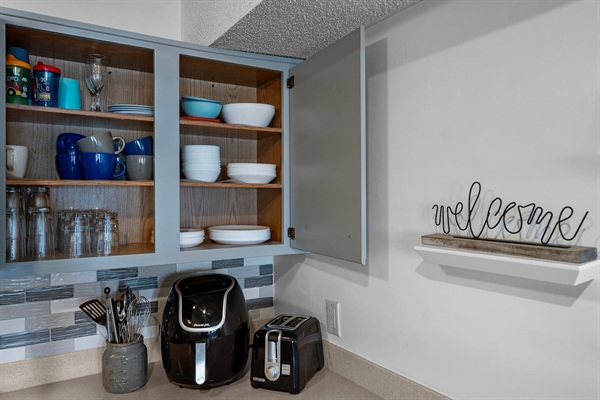 Plenty of kitchen supplies for your stay. 