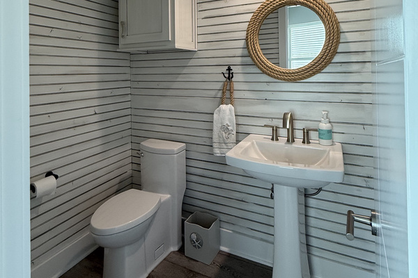 1/2 Bath