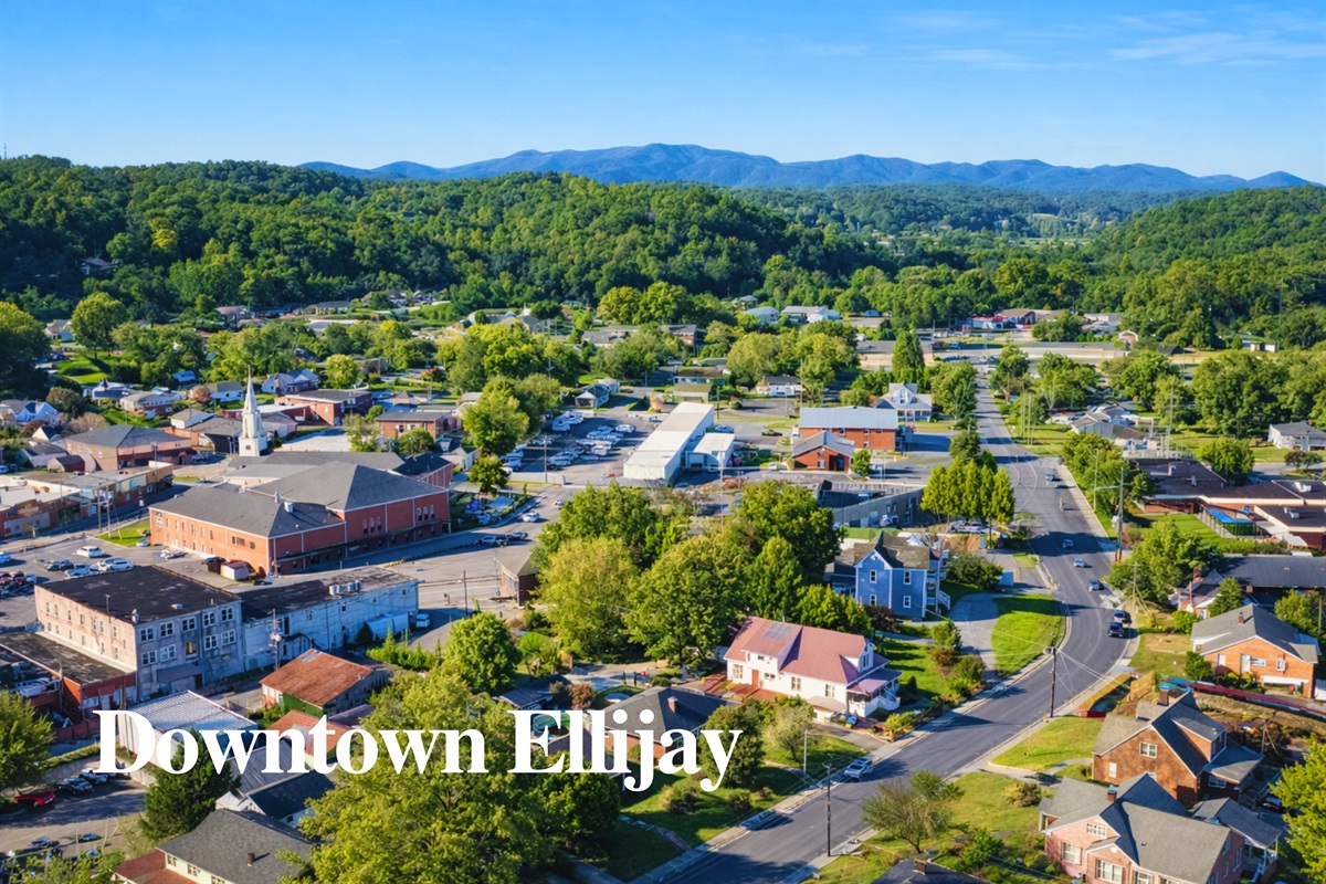 Spend the day strolling Downtown Ellijay, an inviting mix of antiques, boutiques, and small-town charm just minutes from your cabin.