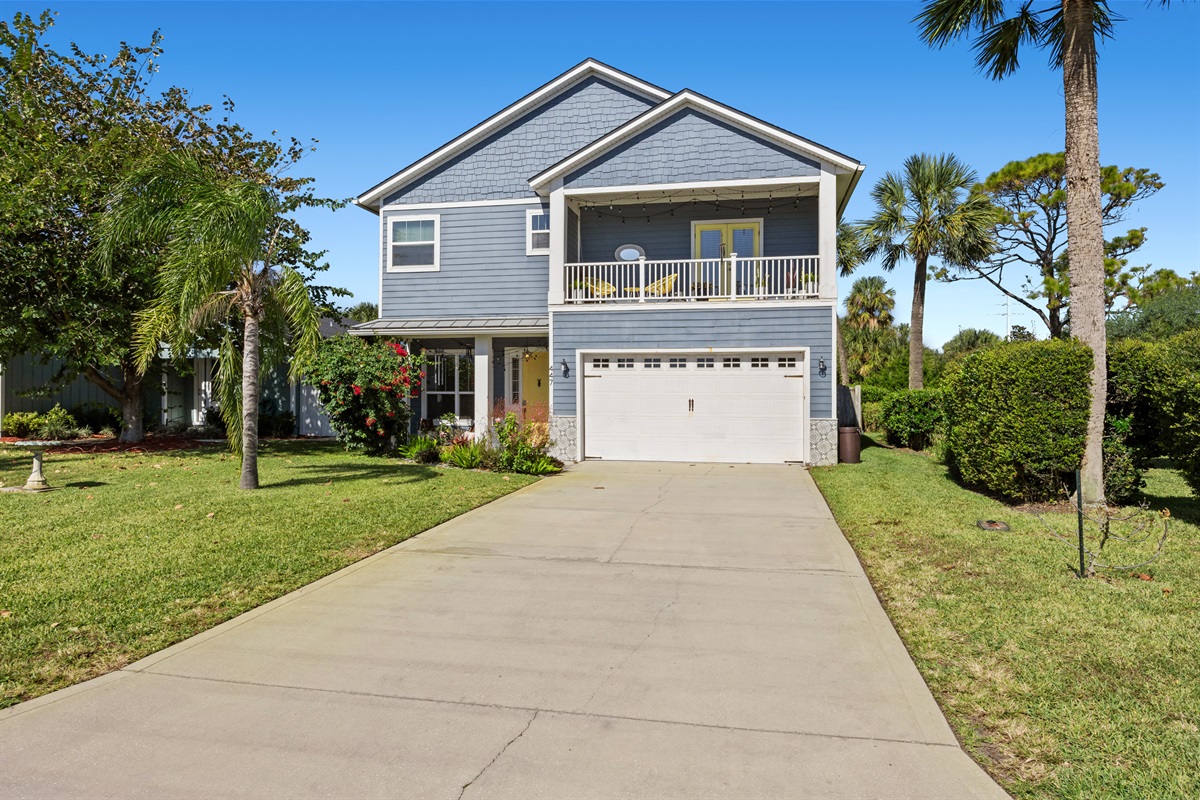Charming Coastal Home with Balcony
A beautifully maintained two‑story coastal home featuring a spacious balcony, crisp blue siding, and lush tropical landscaping. The wide driveway and inviting exterior set the tone for a relaxing beachside stay.
