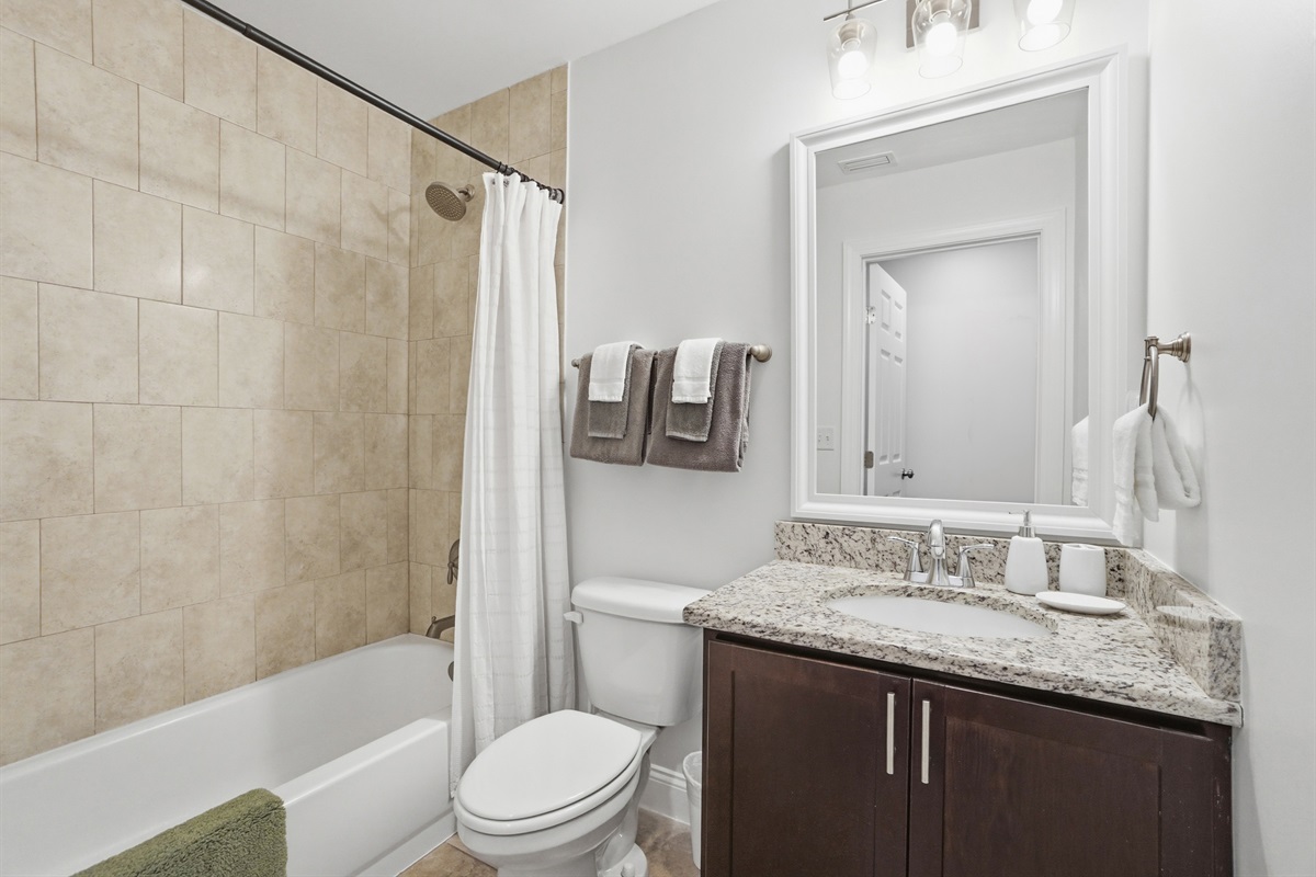 Upstairs guest room ensuite bathroom