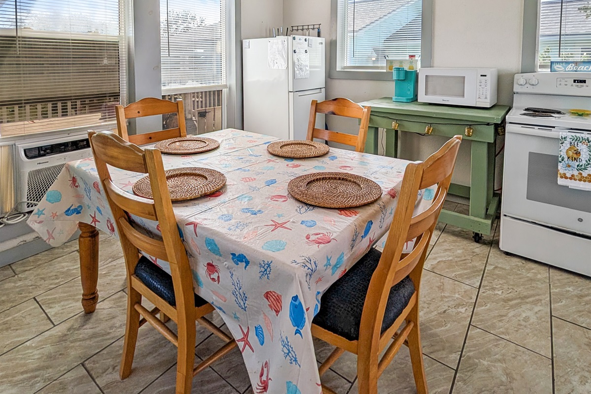 Dining for four inside