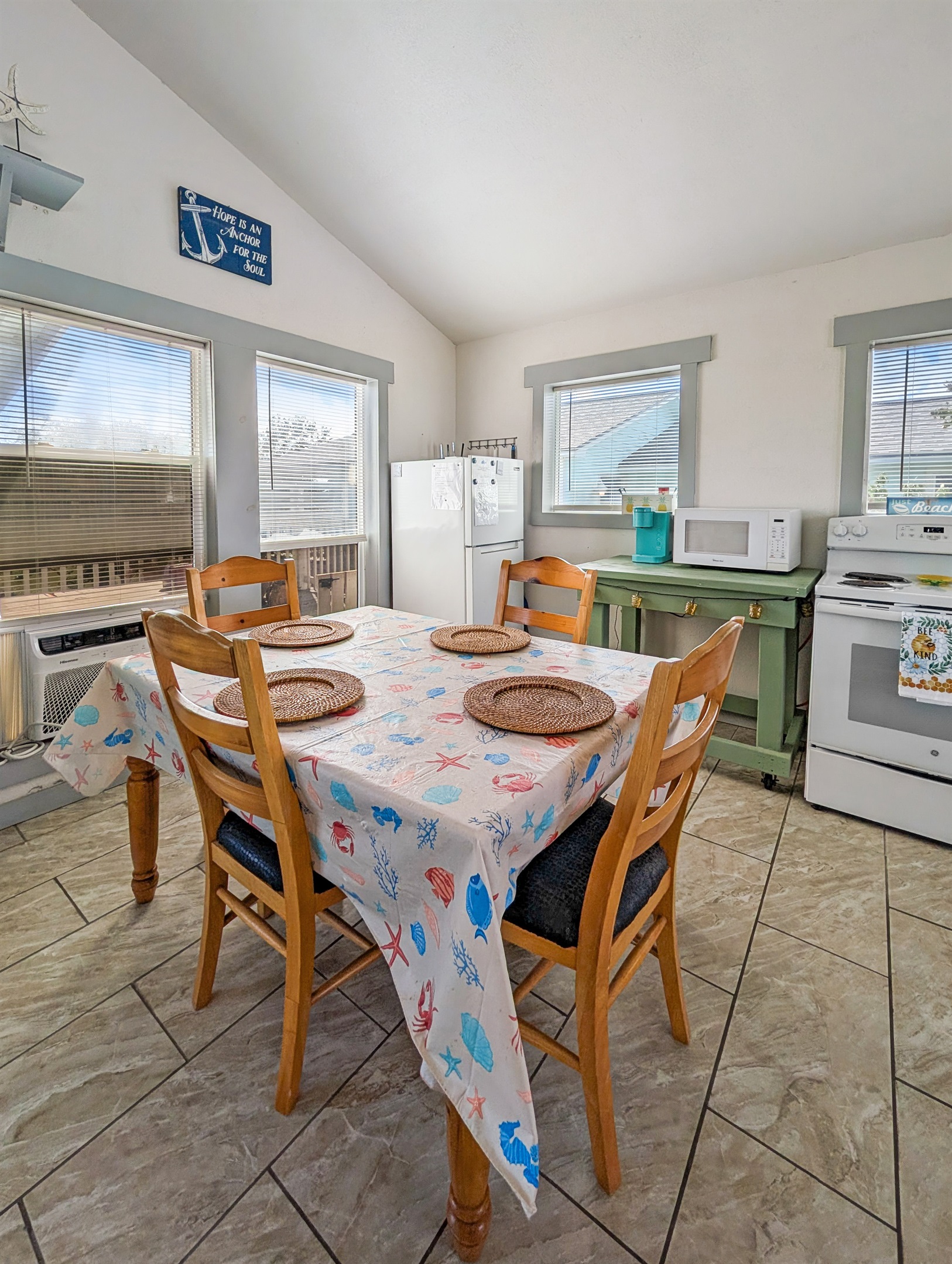 Dining for four inside