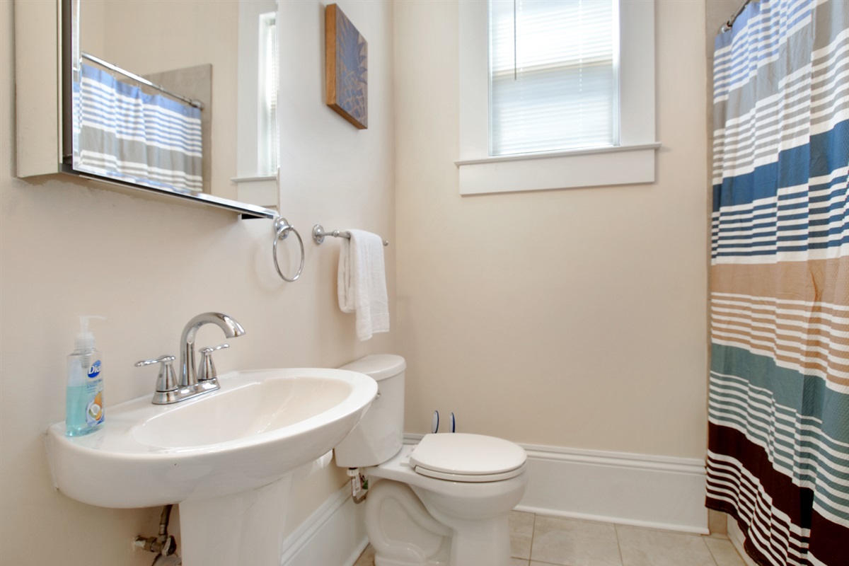 Ground flood full bathroom for bedrooms 2 & 3.